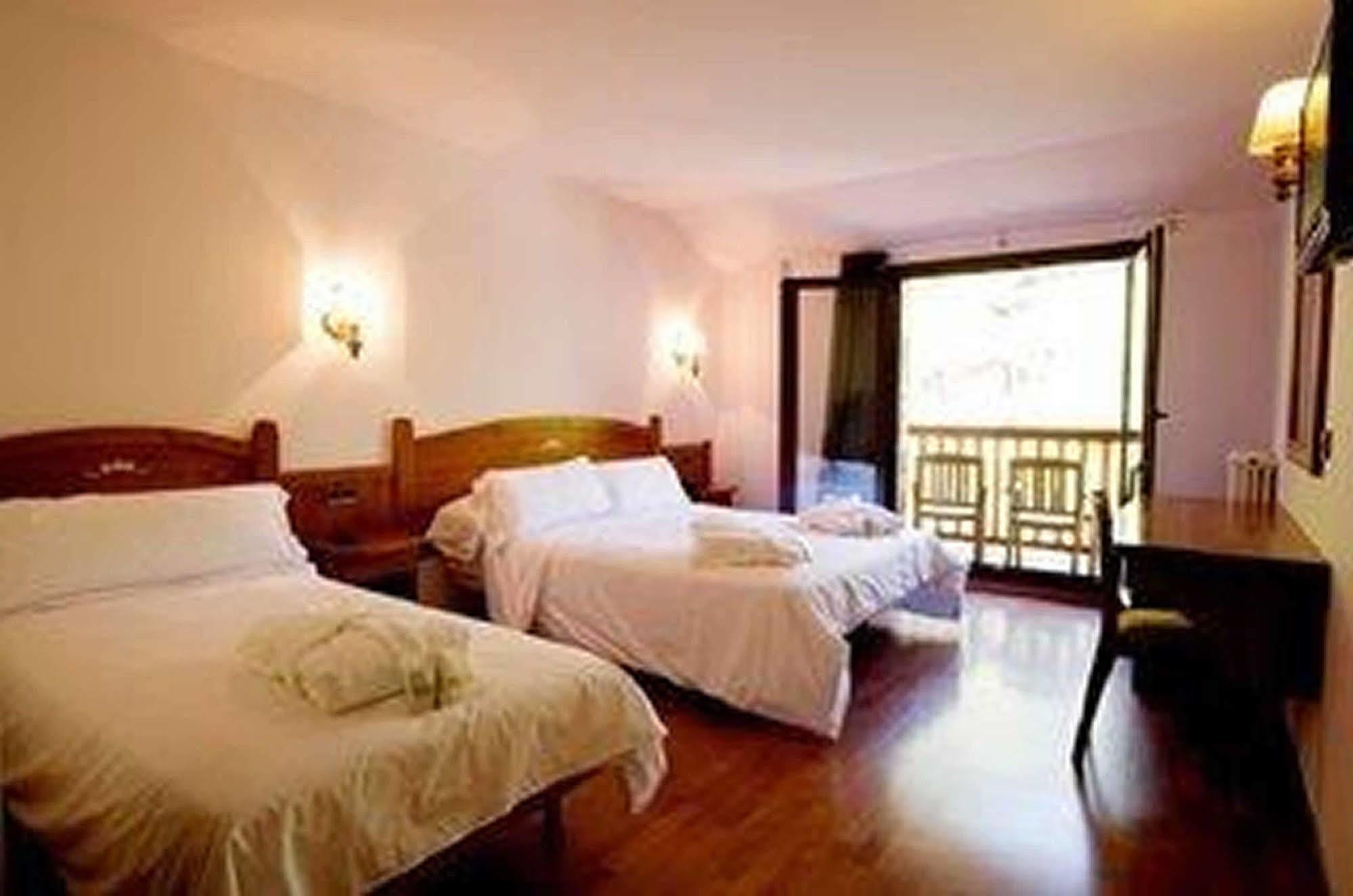Hotel & Spa Niunit Эл Серрат Экстерьер фото